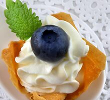 Amuse Bouche en Blanc et Bleu by SmoothBreeze7