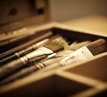 macro paintbrushes in paint box by Flaxmadeus