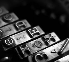 Typewriter by xbrokendreamsx