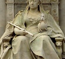 One Day In London : God Save The Queen by artisandelimage