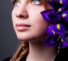 Hypnotize iris by Aleksandra Navetnaya