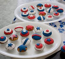 Cupcakes for Rosie's belated 30th by GoldZilla