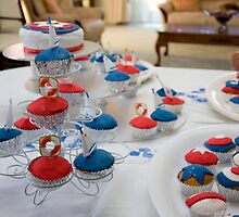 Cupcakes for Rosie's belated 30th by GoldZilla