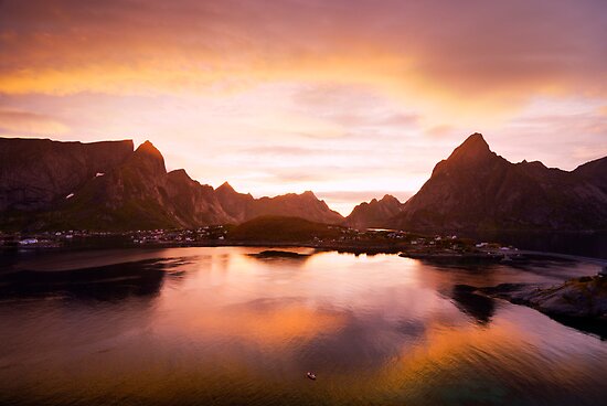 Sunset Over Reine Lofoten Islands Norway By Justin Foulkes Redbubble